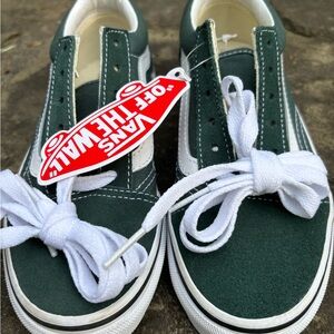 Kids US size 1.5 Vans Sneakers Brand New With Tags